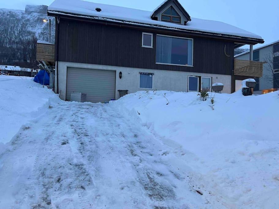 Sentralt Pa Fastlandet Og Gaavstand Til Alle Fasiliteter! Tromsdalen Exterior photo