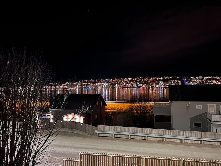 Sentralt Pa Fastlandet Og Gaavstand Til Alle Fasiliteter! Tromsdalen Exterior photo
